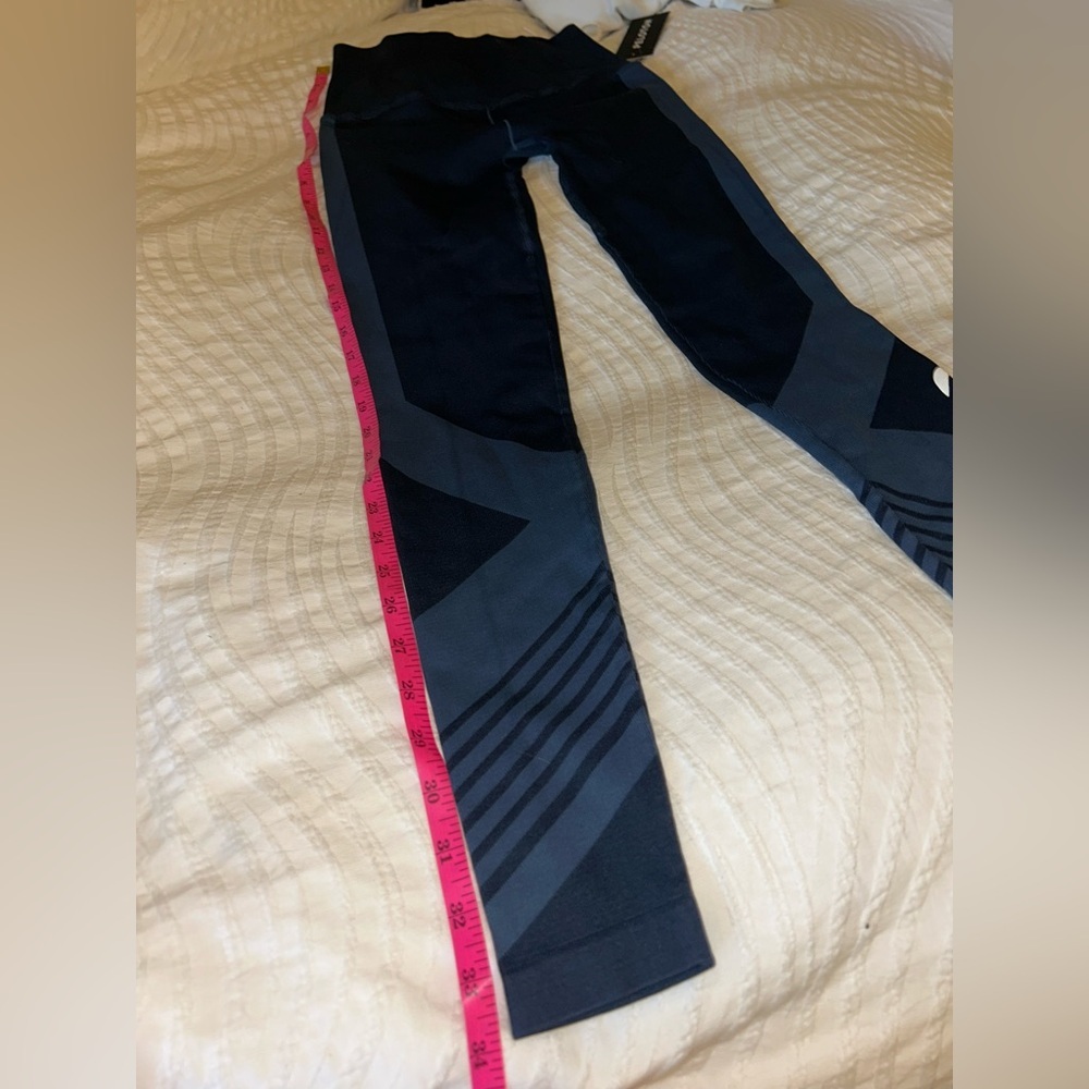 NWT Peloton Dark Blue Patterned Leggings - Picture 3 of 6